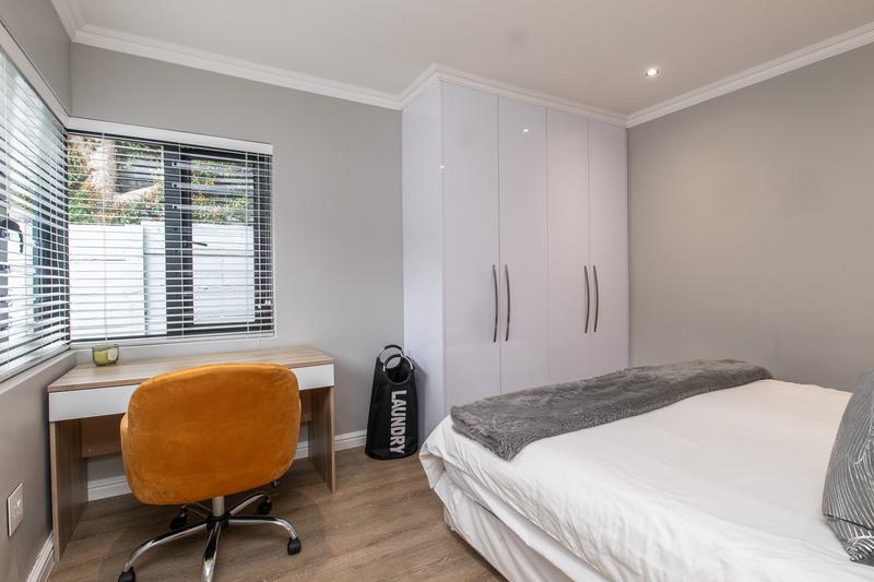 5 Bedroom Property for Sale in Constantia Western Cape